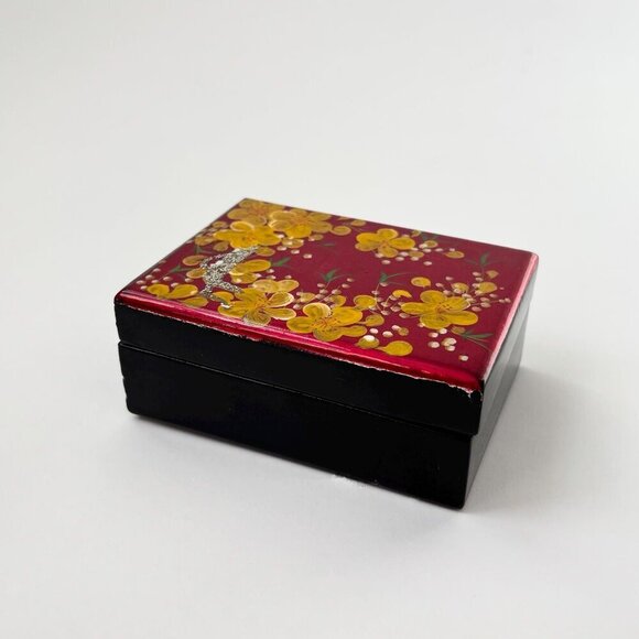 Lovely Black, Gold & Red Lacquerware Vintage Japanese Red Velvet Jewelry Box - Picture 5 of 10